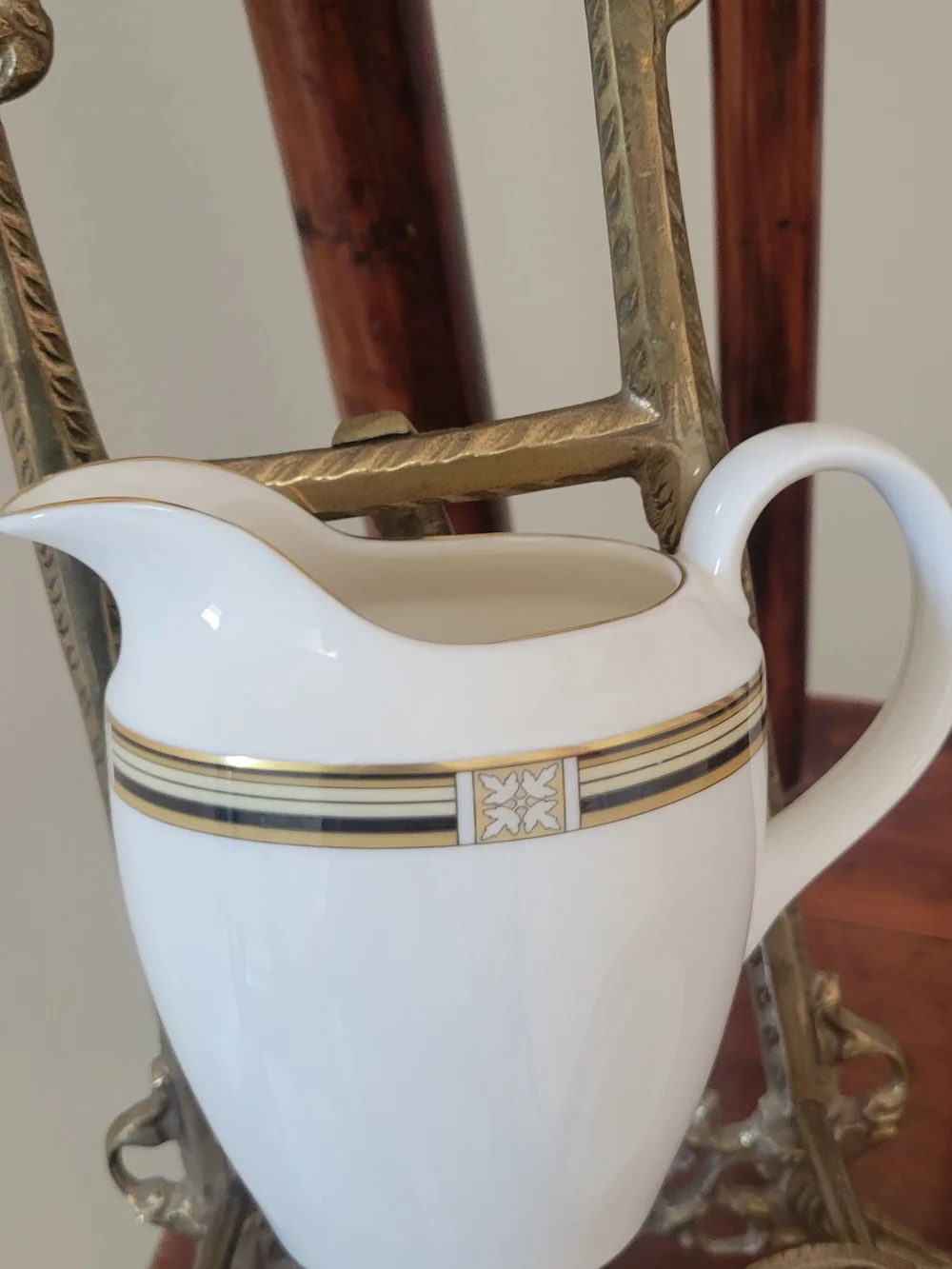 Royal Doulton New Romance Collection 'Coronado' Creamer and Covered Sugar Bowl